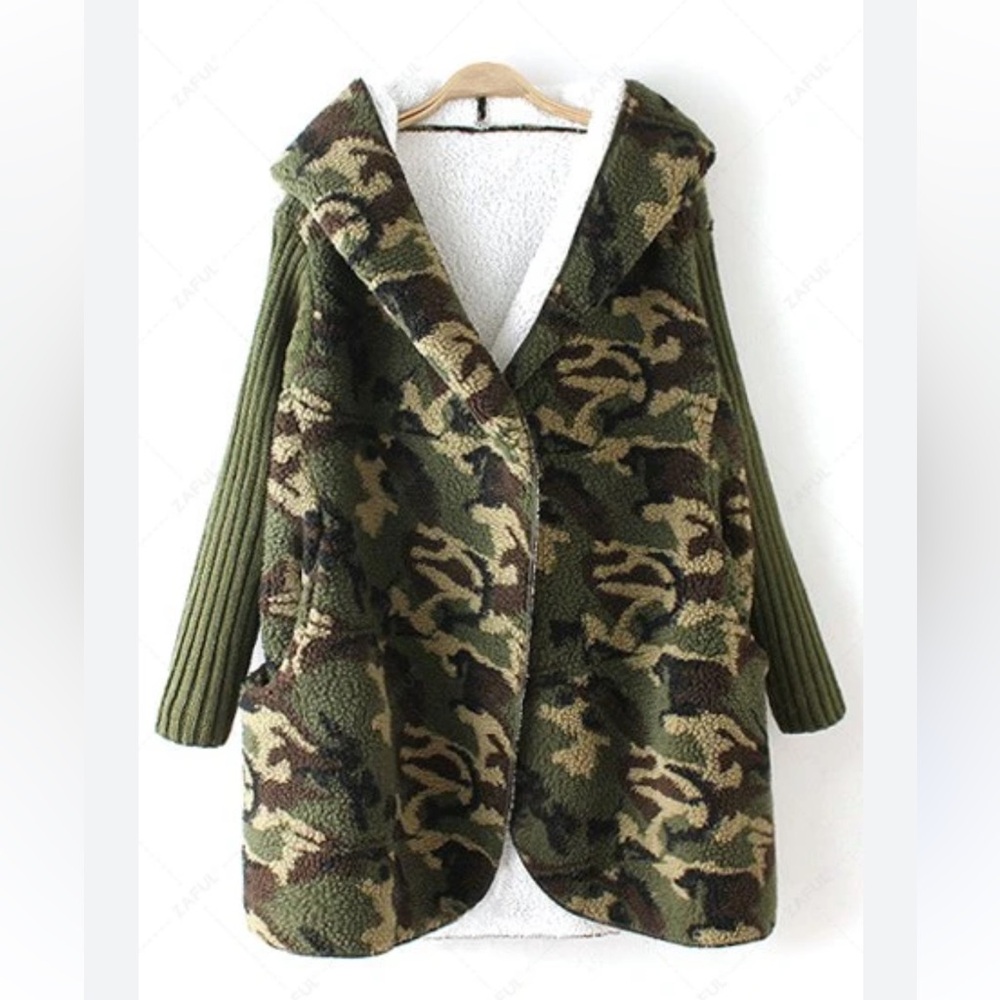 Sporty Camouflage Sherpa Jacket